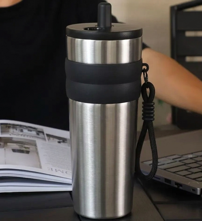 Premium Thermo-Travel-Mug (700 ml) – 18/10 Edelstahl & Auslaufschutz
